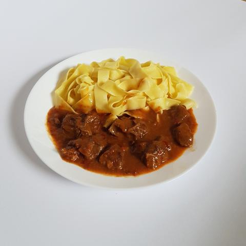 Beef goulash and pasta- free picture for wallpaper