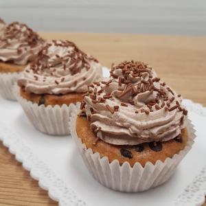  Chocolate caramel cupcake with nuts